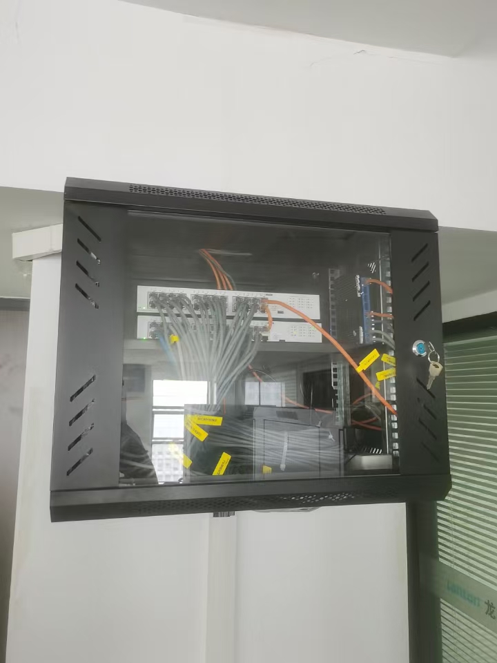 网络机柜图片